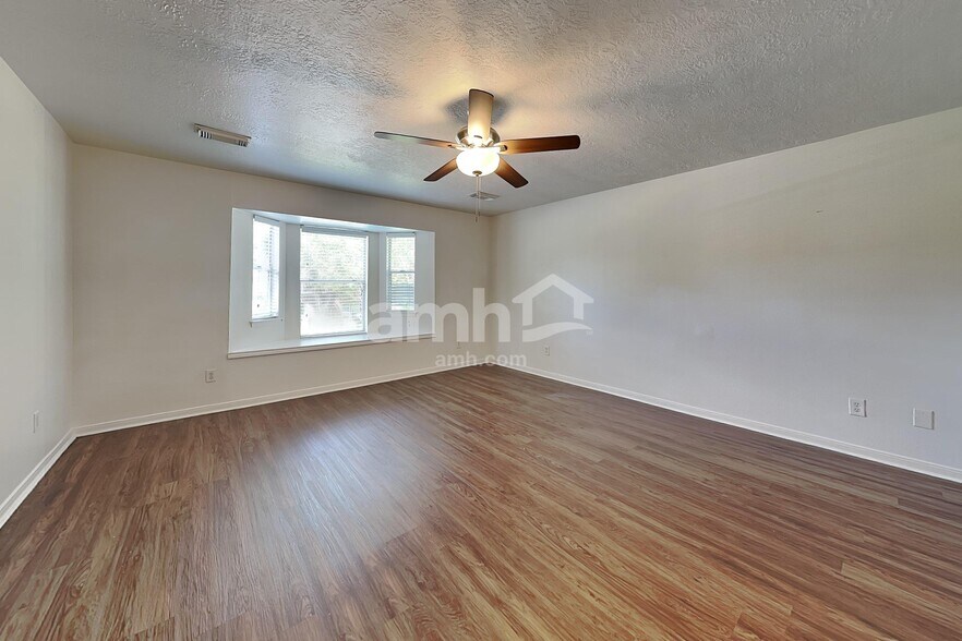 Building Photo - 5349 Yale Dr