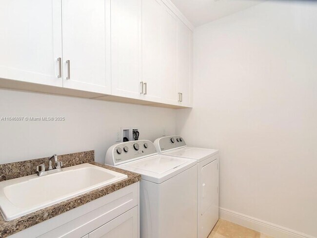 Building Photo - 10400 S Barnsley Dr