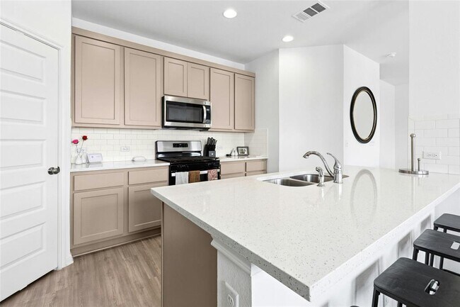 Building Photo - 6815 Tiznow Ln