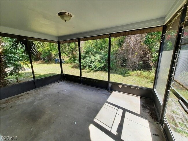 Building Photo - 937 SE 24th Ave