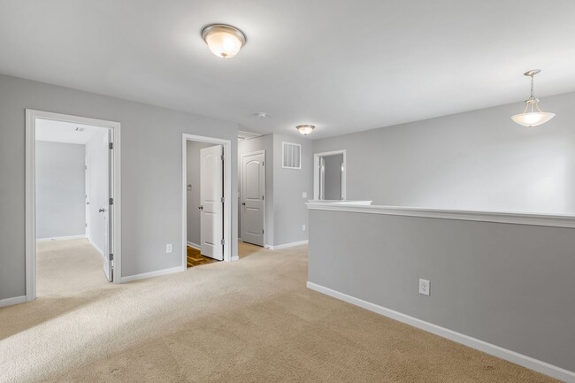 Building Photo - Newer Home in Reedy Fork, SS Appliance, Granite Counter-tops, Island, Office, Den, FP, Loft, Gara...