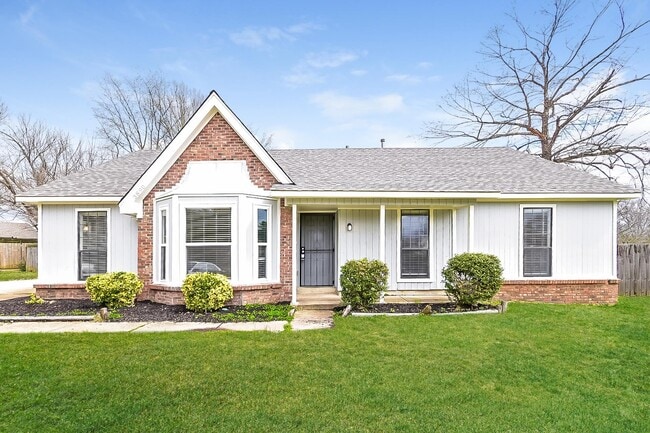 Primary Photo - 3890 Birchshade Cove