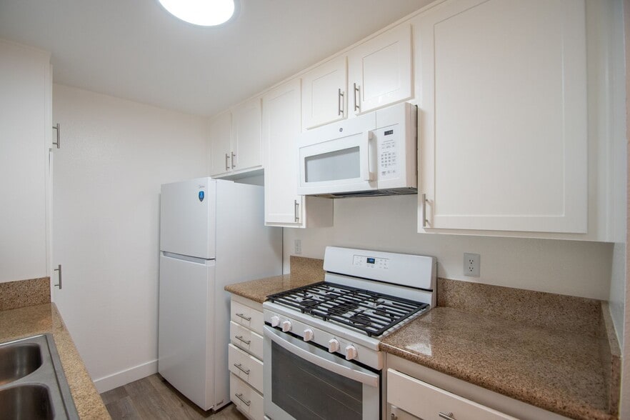 Building Photo - 11594 Moorpark St