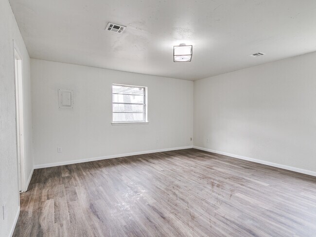 Building Photo - 3300 SW 40th St