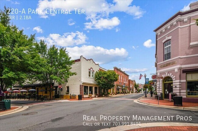 Building Photo - 220 Park Central Ter