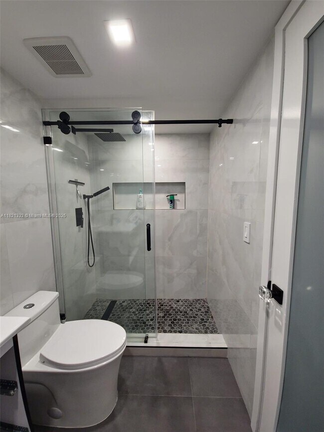 Building Photo - 5555 Collins Ave
