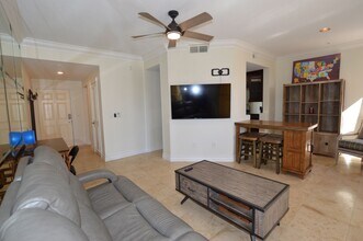 Building Photo - Beautiful and Bright Furnished, 1 Bd / 1 Ba  Condo w/ Pool View