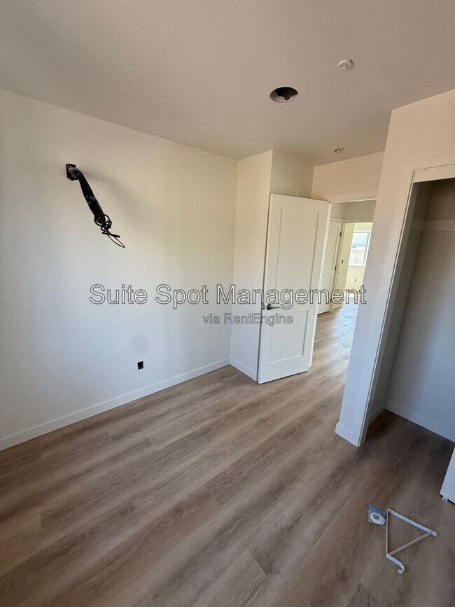 Building Photo - 2206 Conquista Ave