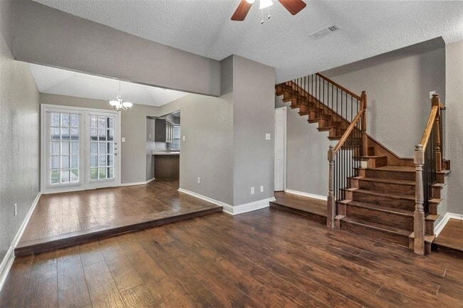 Building Photo - 808 Custer St