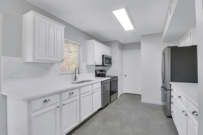 Building Photo - 401 S Cannady Dr