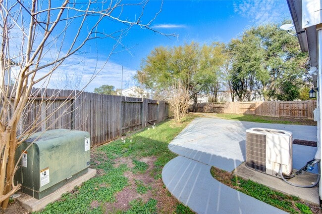 Building Photo - 1823 Usher Ct