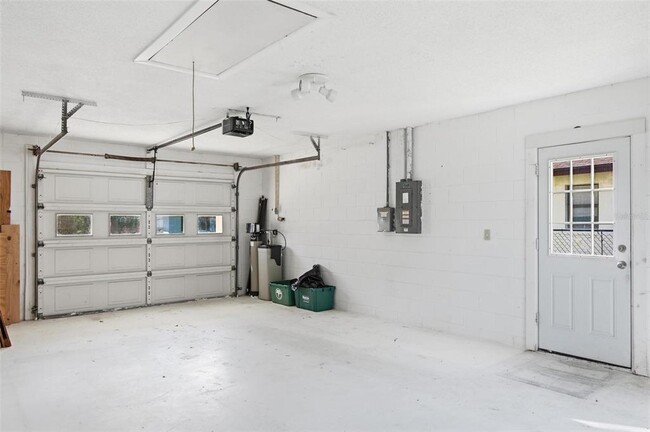 Building Photo - 8 Blakeport Ln