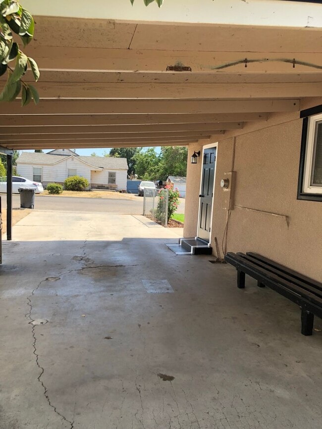 Building Photo - Single Family Home