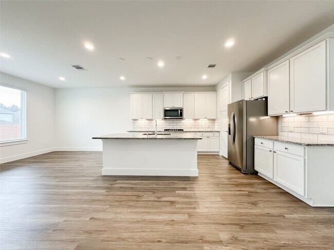 Building Photo - 15216 Tattle Crk Ln
