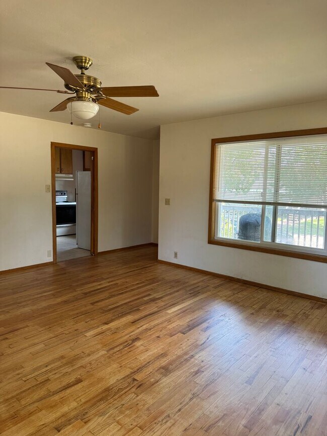 Building Photo - Spacious 2 Bedroom 2 Bath Living Room and Great Room