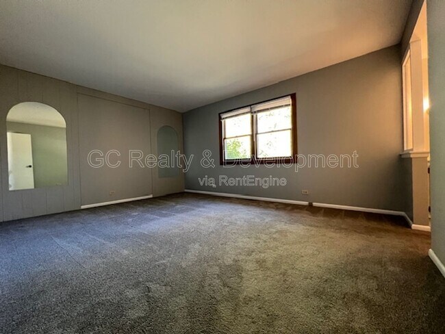 Building Photo - 1536 Young Cir