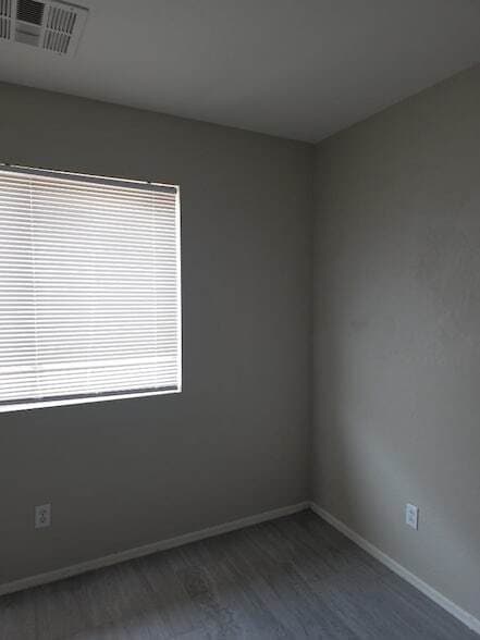 Building Photo - 9927 W Southgate Ave