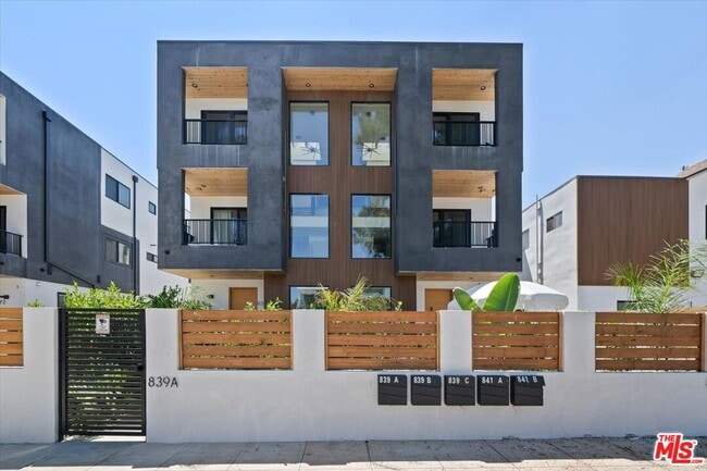 Building Photo - 841 N McCadden Pl
