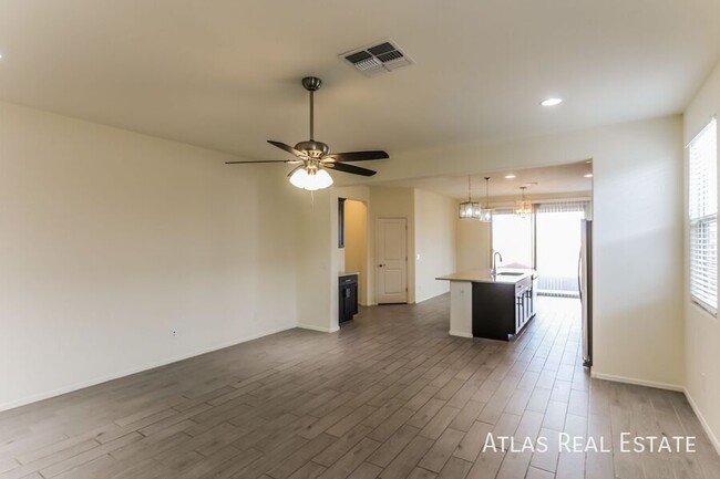 Building Photo - 13038 N Murray Dr