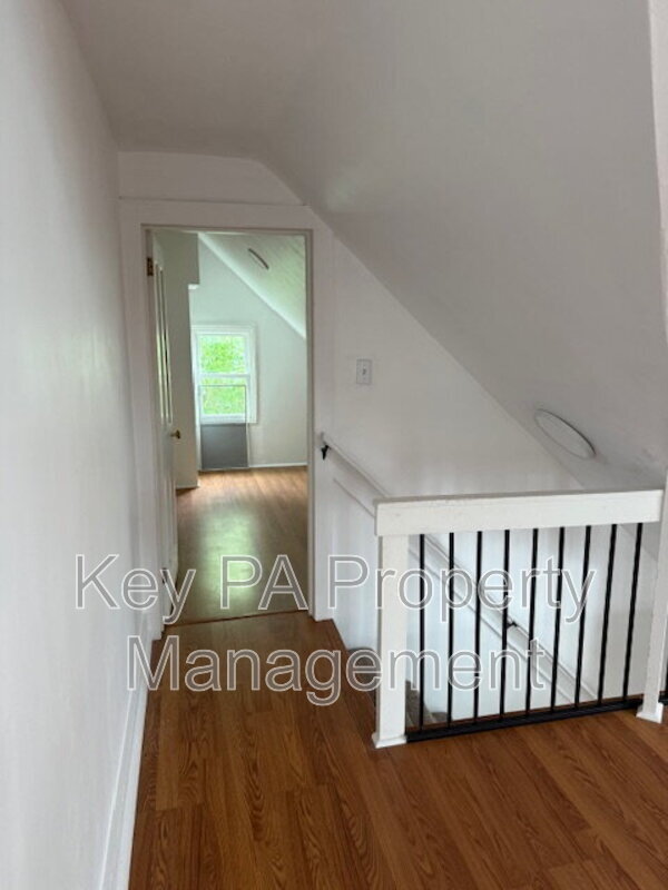Building Photo - 471 Hodgson St