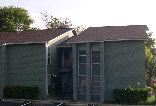 Building Photo - 2708 S 1st St