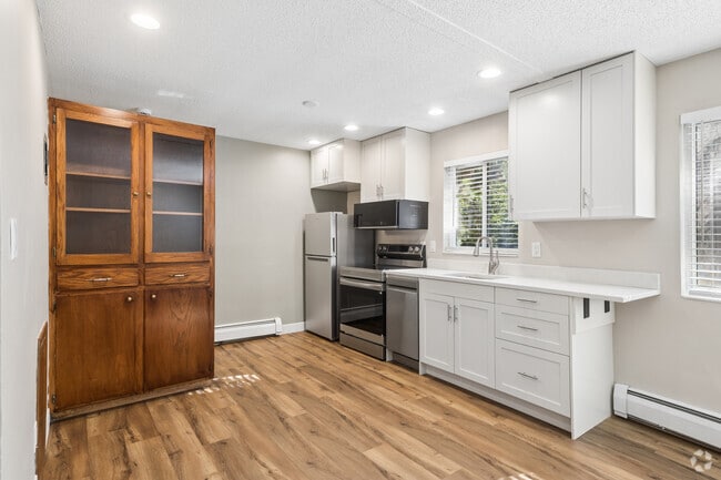 Interior Photo - 730 Fairview Ave N