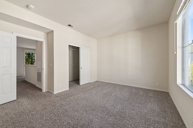 Building Photo - 470 Navaro Way