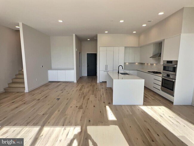 Building Photo - 3130 Potomac Ave