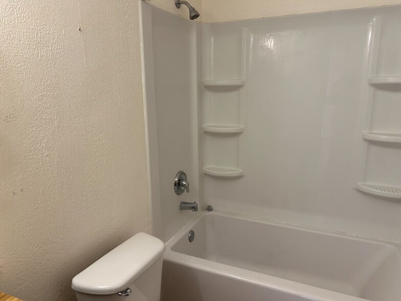 Building Photo - 1527 Kirkland Dr