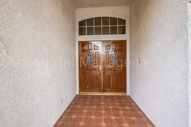 Building Photo - 4 Bedroom/2.5 Bath Home with Paid Solar an...