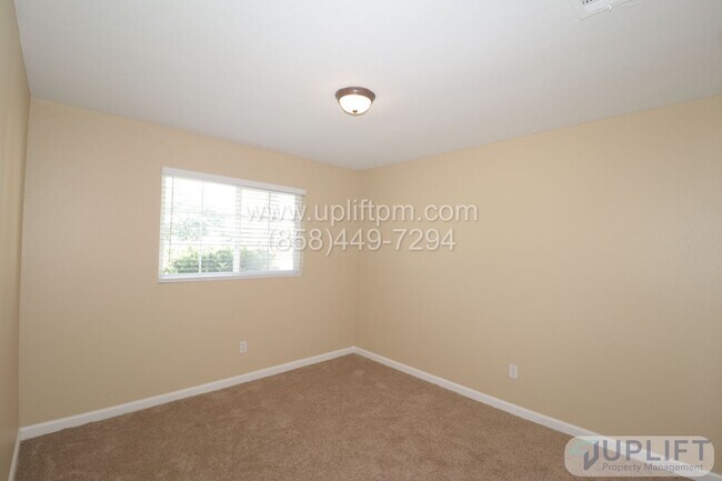 Building Photo - 3 bedroom 2.5 bathroom home in Ramona Coun...