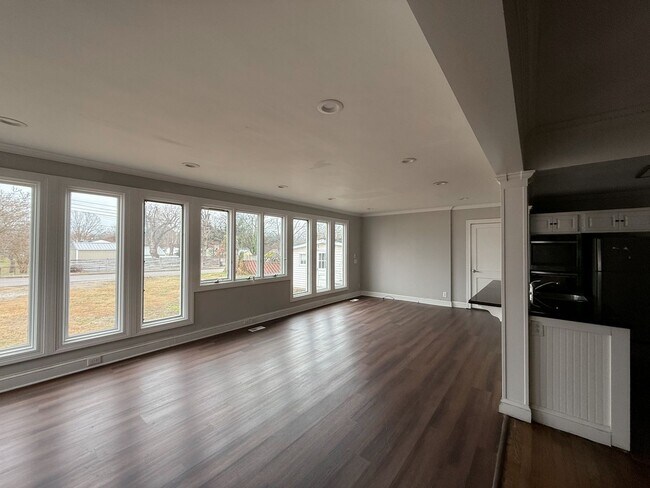 Building Photo - Spacious 5BR Home in the Heart of Old Hickory | Walkable + Convenient