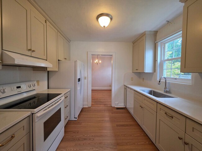 Building Photo - Charming brick ranch in Ellsworth