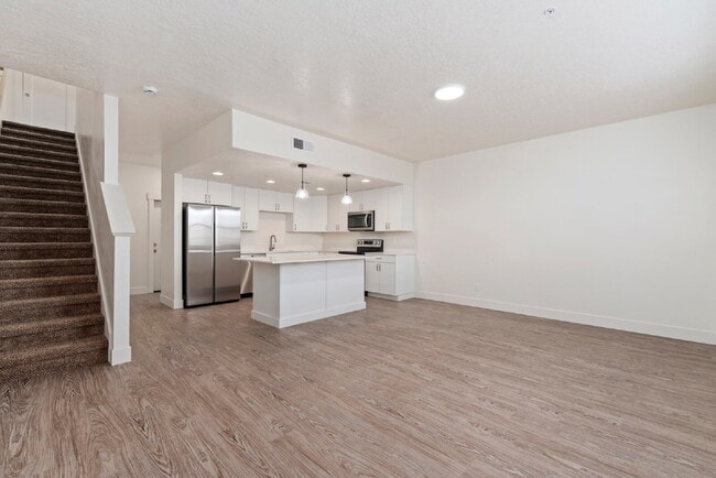 Building Photo - "Discover Comfort & Style: Spacious 3-Bed,...