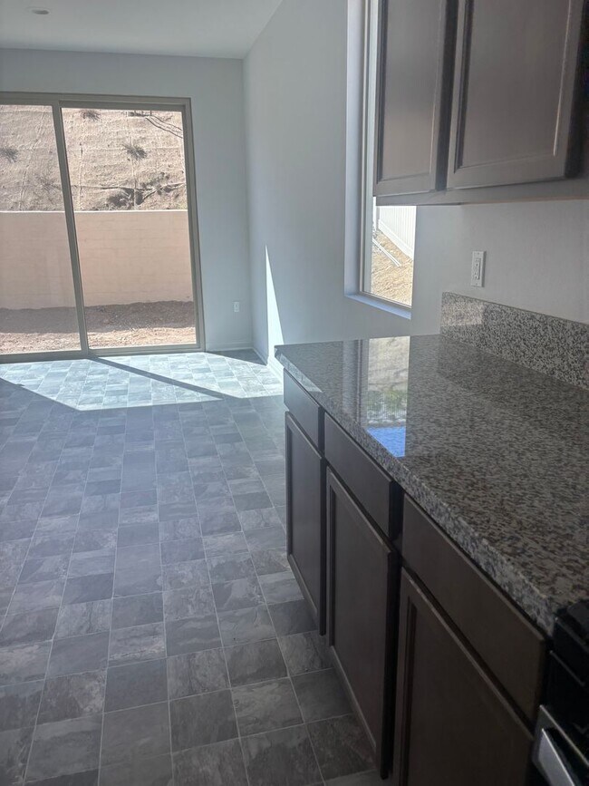 Building Photo - 4-Bedroom Spacious Home