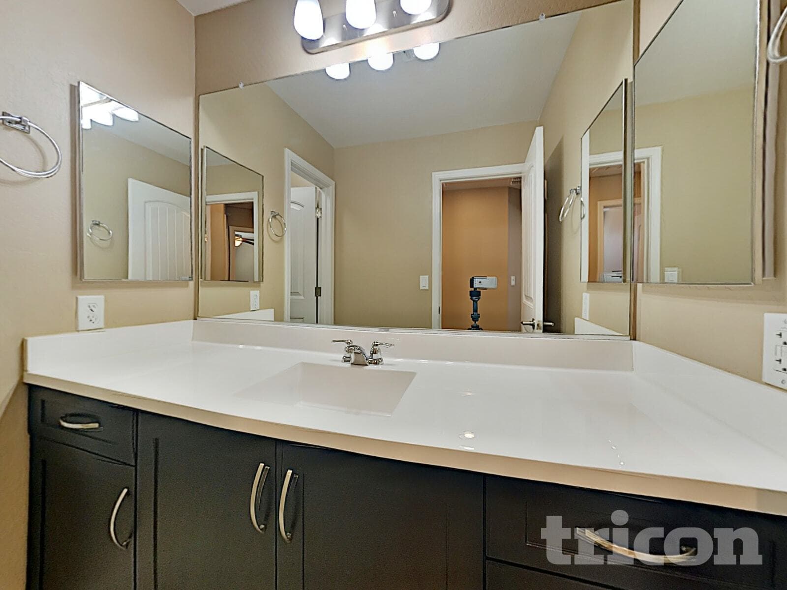 Building Photo - 12532 W Hummingbird Terrace