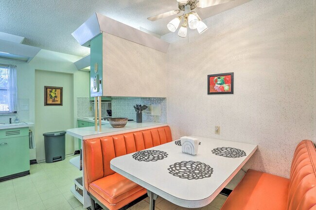 Building Photo - 1412 Country Club Rd N