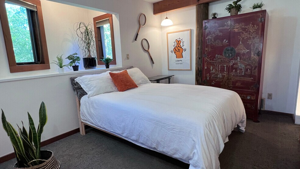 Building Photo - 1120 Sterling Ave