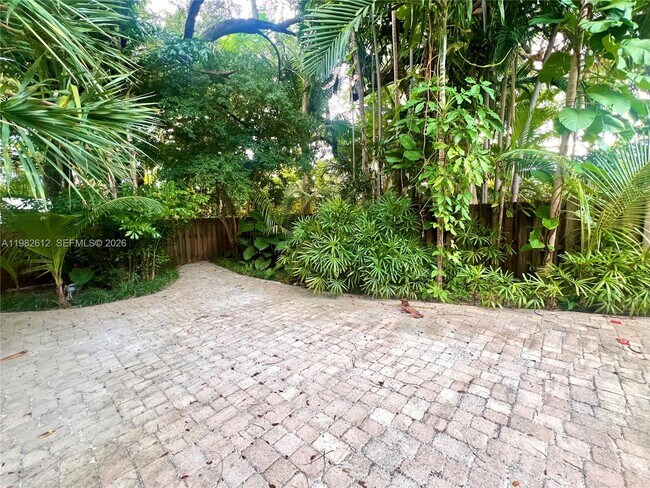 Building Photo - 1900 Tigertail Ave