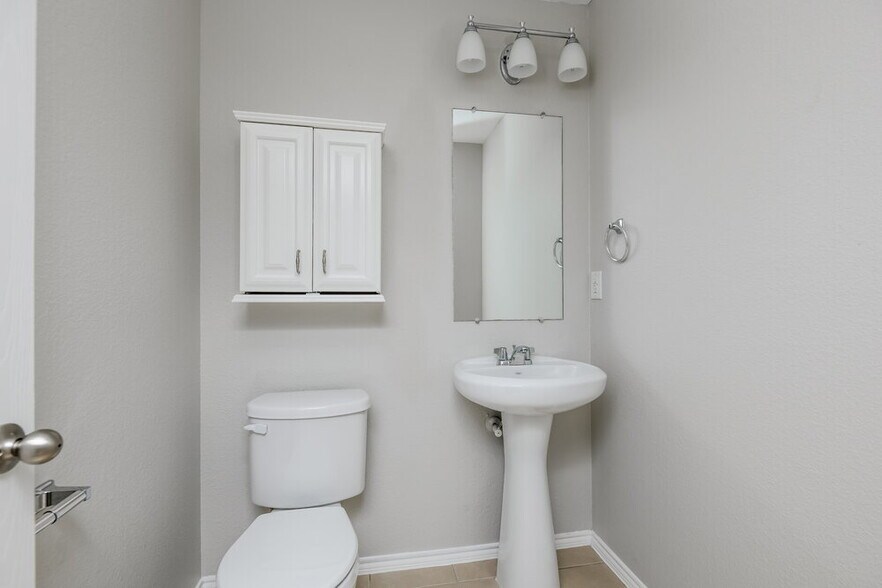 Building Photo - 3140 Middleview Rd