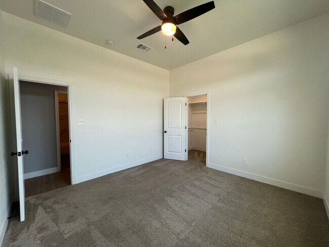 Building Photo - A Modern, Sophisticated Home in an Attract...