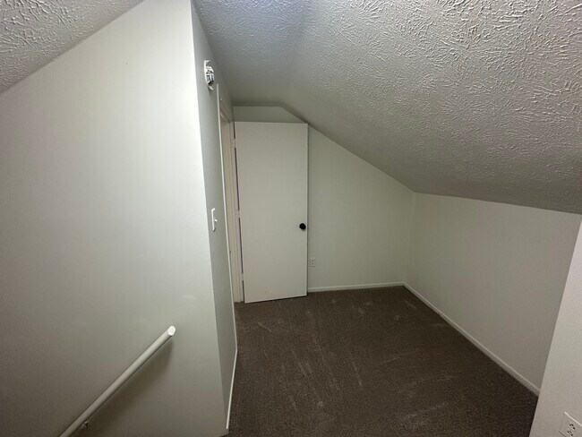 Building Photo - 219 Huston St