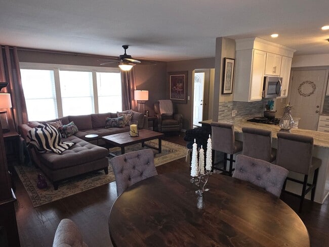 Building Photo - Updated 3 bedroom Kenosha ranch