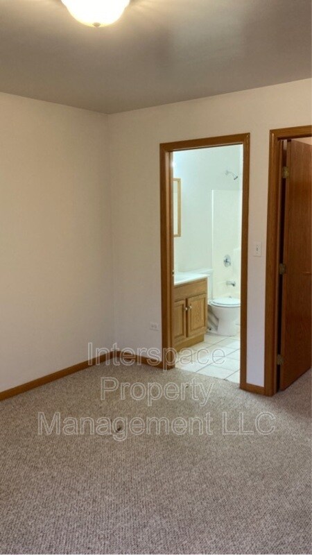 Building Photo - 1335 Rock Run Dr