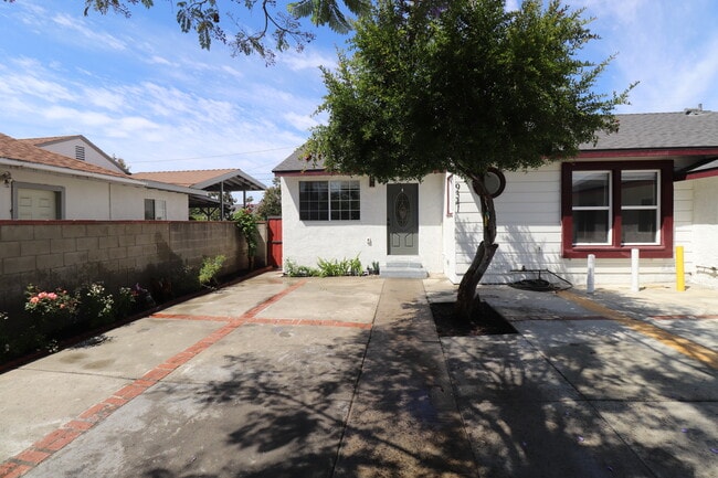Primary Photo - 9341 Varna Ave