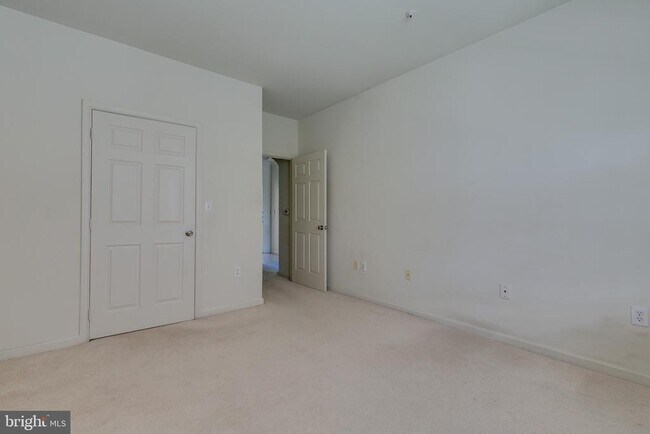 Building Photo - 12925 Centre Park Cir