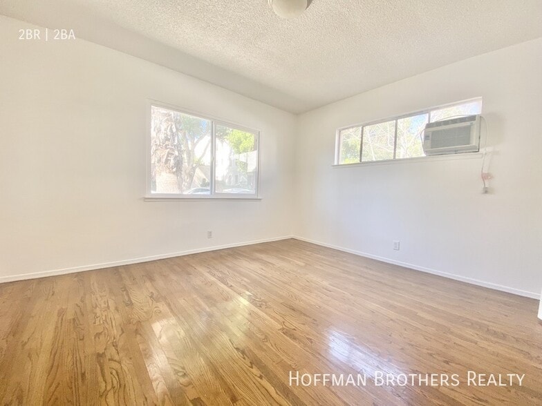 Building Photo - 1162 N Orange Grove Ave