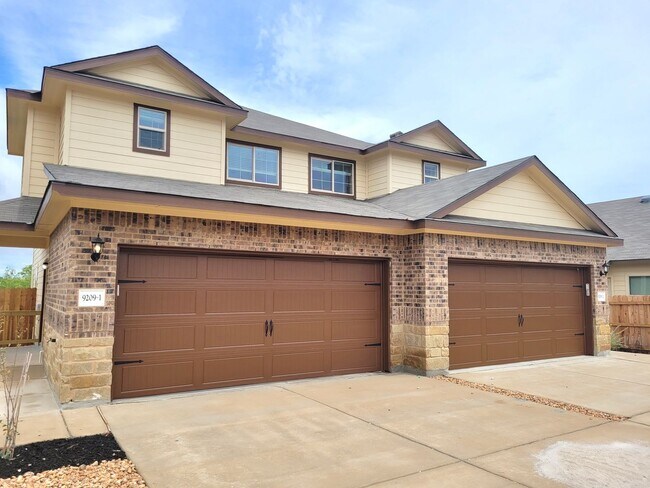 Building Photo - Luxury Townhome near Randolph AFB