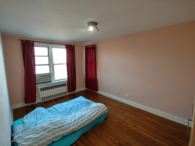 Bedroom - 10534 65th Ave