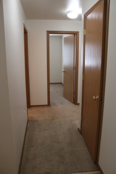 Building Photo - 48 Beacon Dr